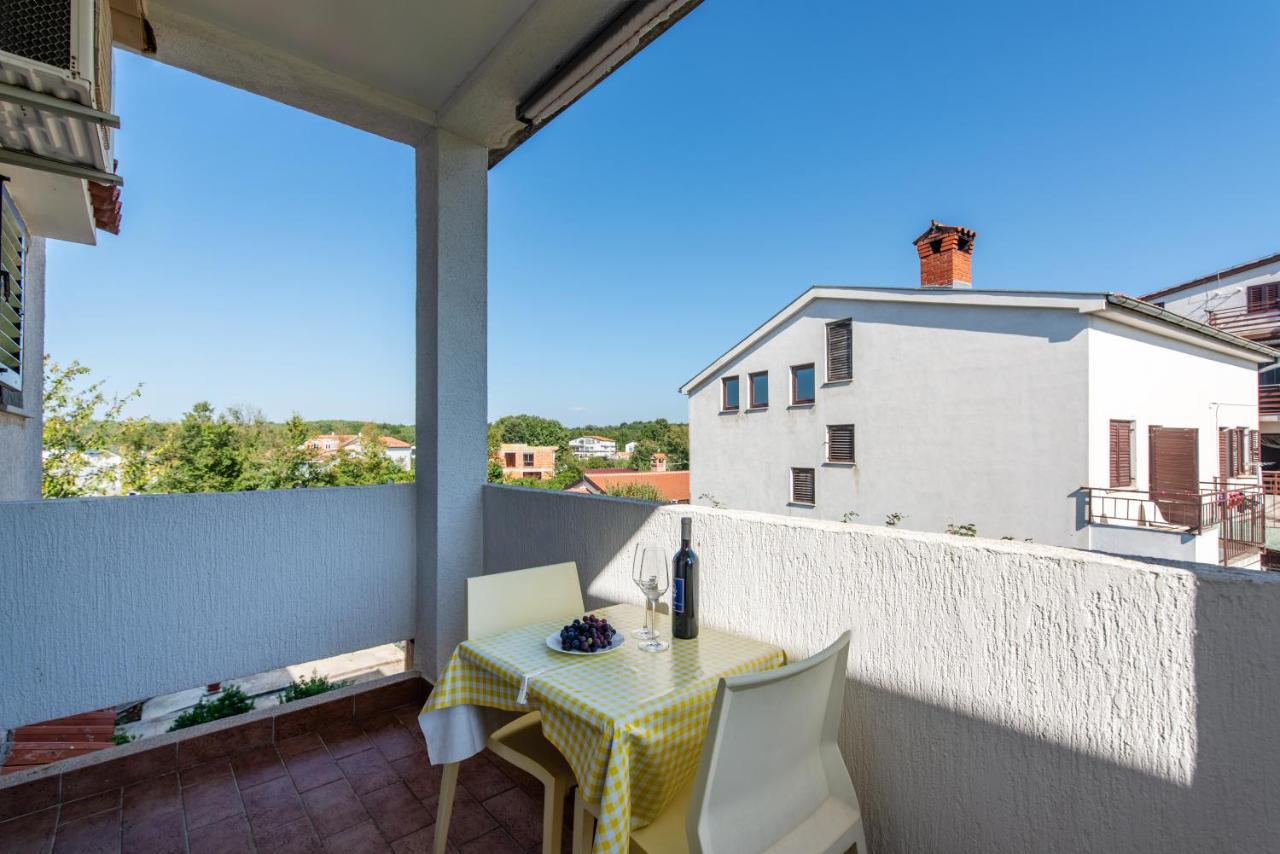 Apartments Villa Falcon Funtana Dış mekan fotoğraf