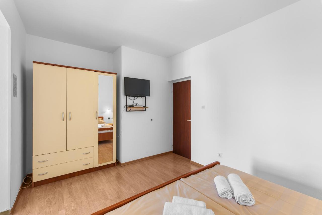 Apartments Villa Falcon Funtana Dış mekan fotoğraf