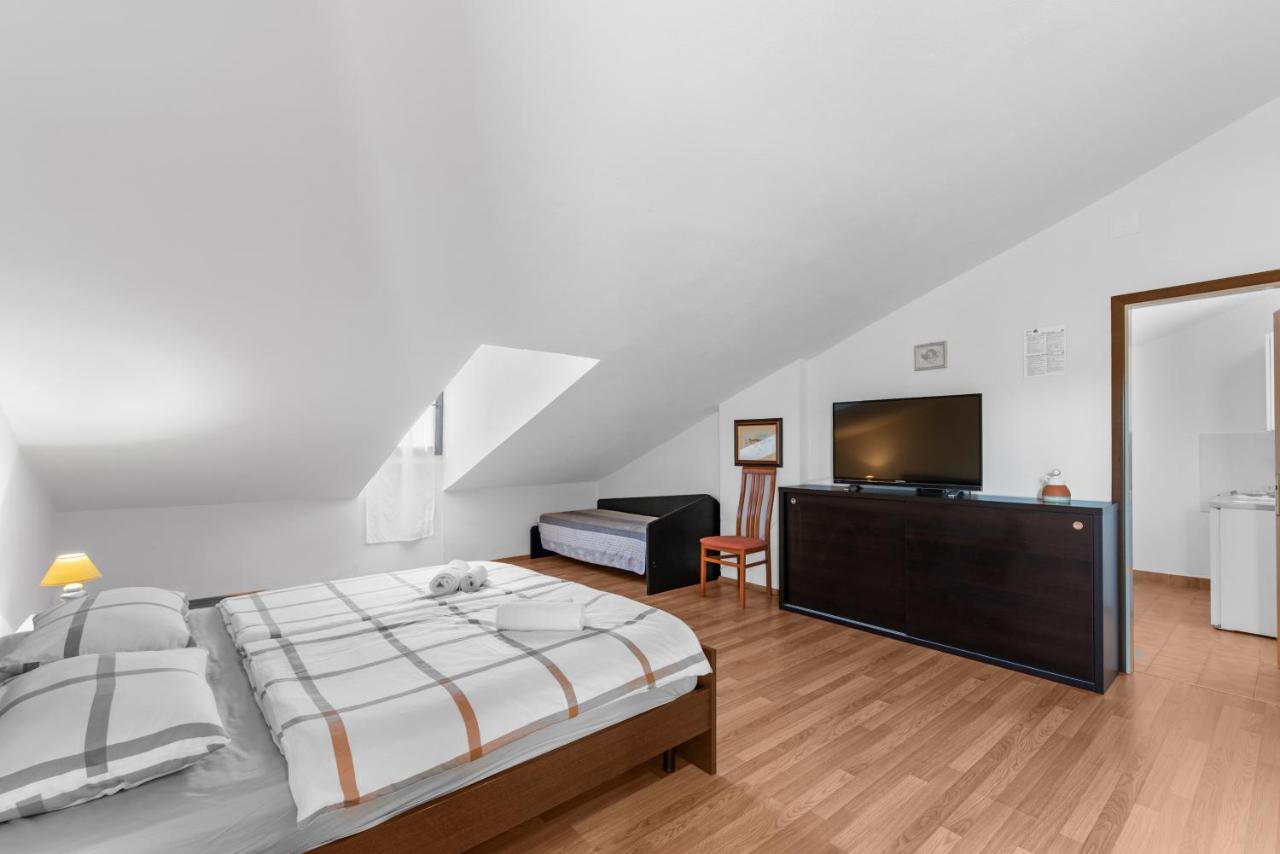Apartments Villa Falcon Funtana Dış mekan fotoğraf