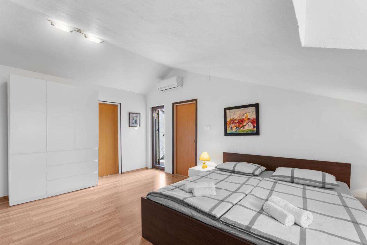 Apartments Villa Falcon Funtana Dış mekan fotoğraf
