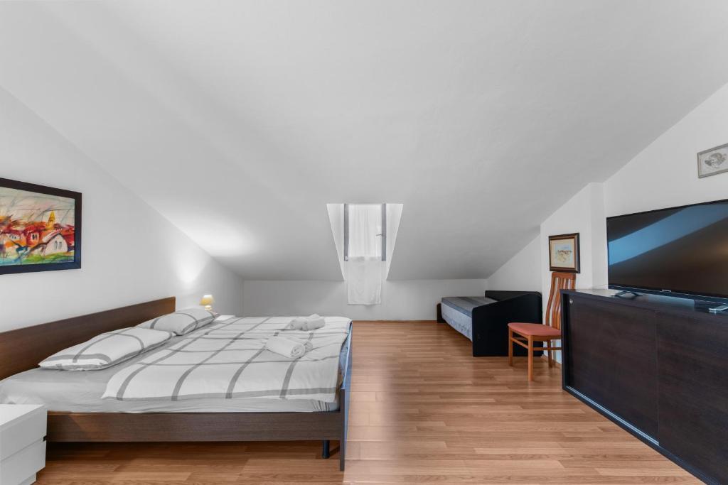 Apartments Villa Falcon Funtana Dış mekan fotoğraf