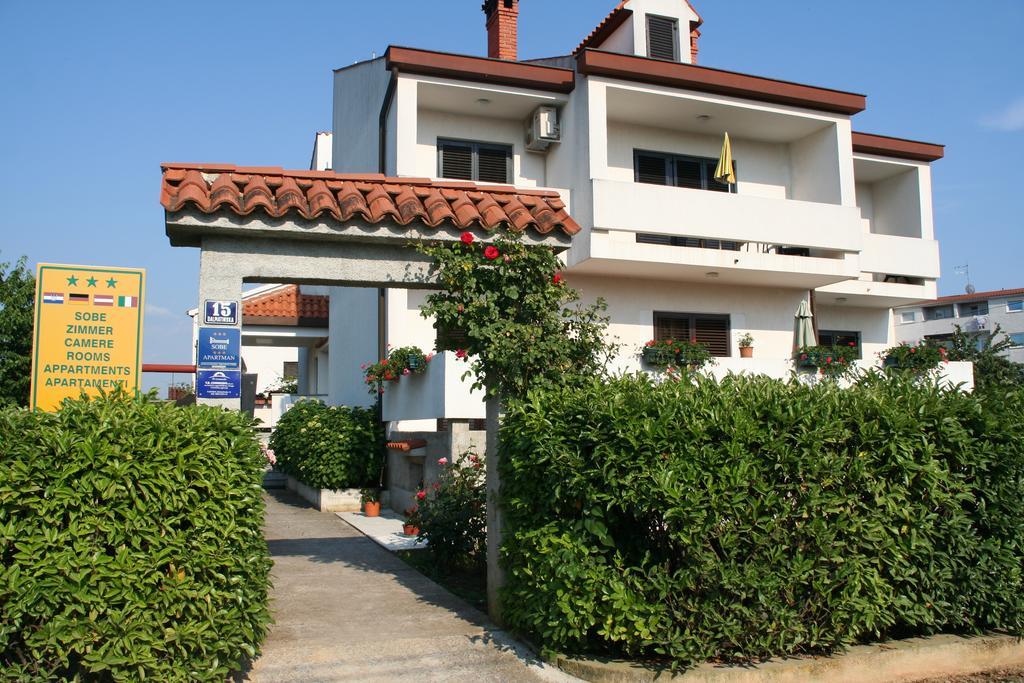Apartments Villa Falcon Funtana Dış mekan fotoğraf